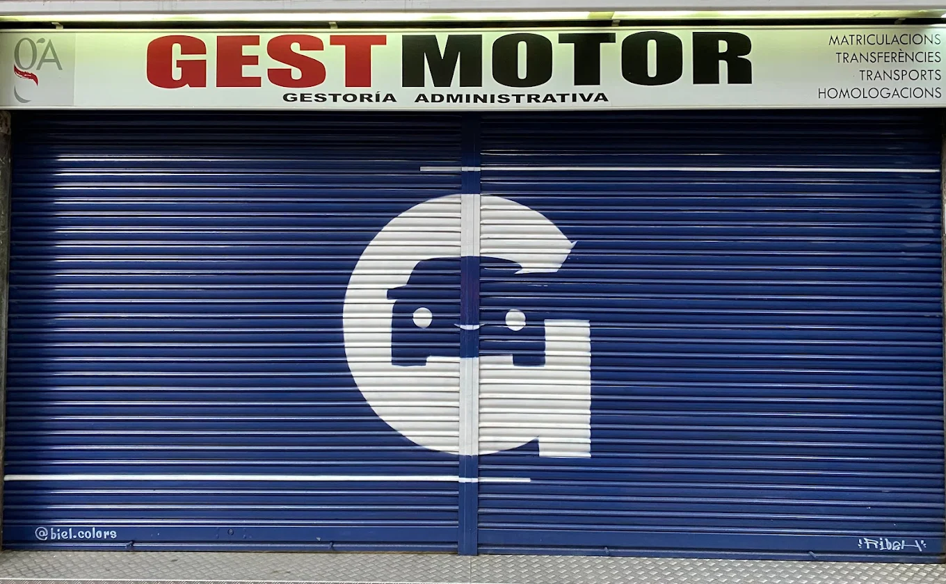 Fachada de Gestmotor con logo - Gestoría Administrativa en Barcelona